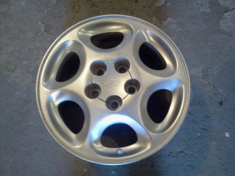 * 16" factory alloy rim - olsmobile intrigue, silhouette - 1998-2004 - silver