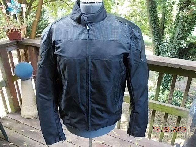 Mens leather & material vented motorcycle riding jacket padded/amored liner