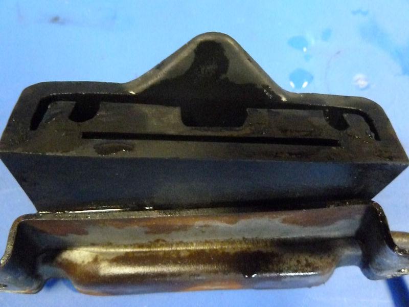 1970 honda cl350 fuel tank mount rubber and bracket