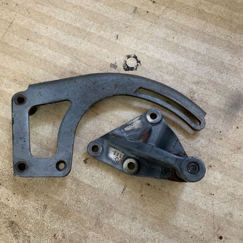 Yamaha 4.3l v6 inboard engine alternator brackets