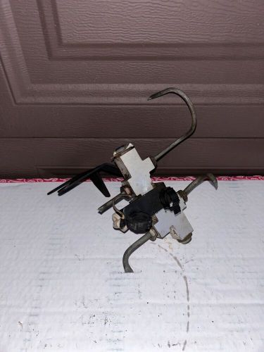 1988-1994 chevy pickup 1500 2500 3500 brake proportioning valve w bracket #store