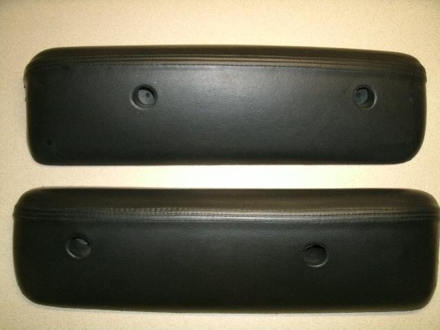 Ford mustang 1968 pair deluxe armrest pads black - new repo - nice