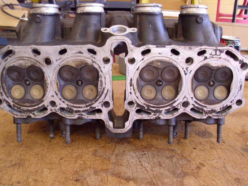 Kawasaki  zx-750 1987, cylinder head, valves look good, good shape