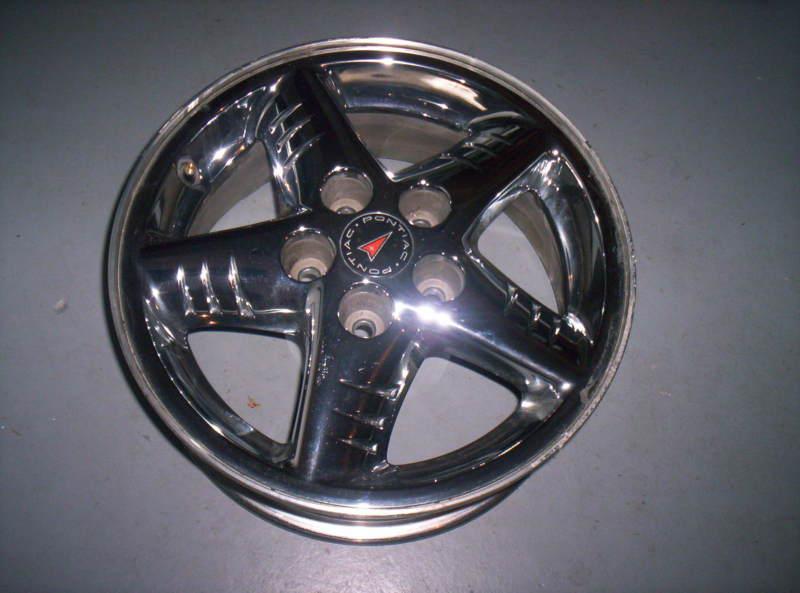 99 00 01 02 03 04 05 pontiac grand am oem 16" chrome wheel      nice !!