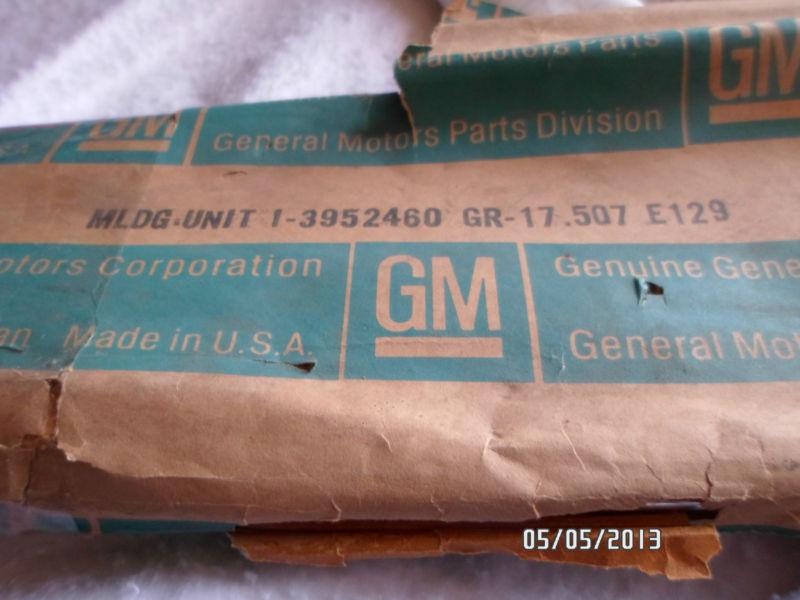 Nos gm 1969 72 chevrole fleetside truck side rh  lower body panel moulding