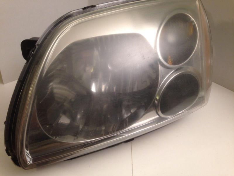 2004 mitsubishi galant right(driver) headlight assembly  used