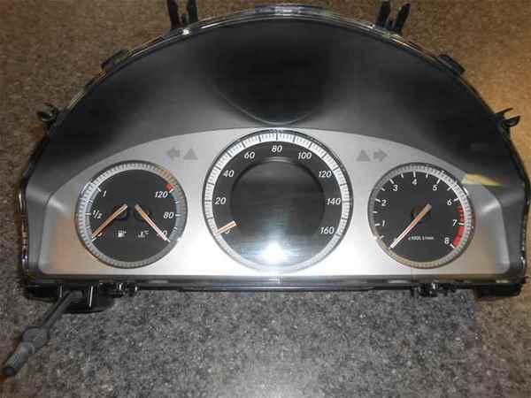 08-09 mercedes c-class speedometer speedo 50k oem