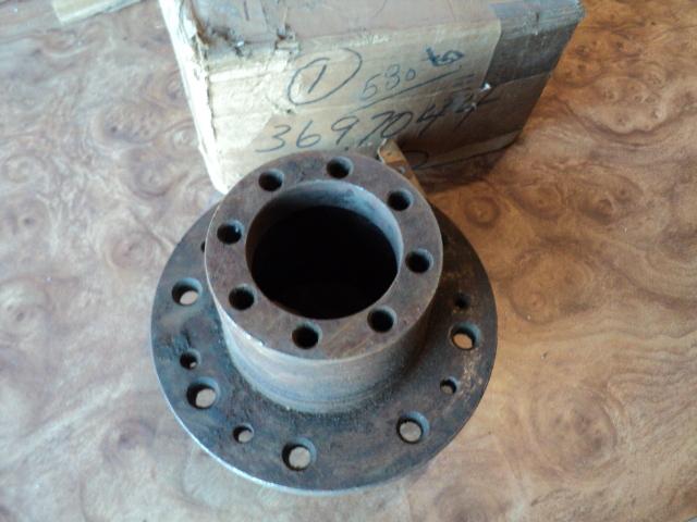 Nos 1946-1967 chevrolet 3/4 ton, 1 ton truck rear hub