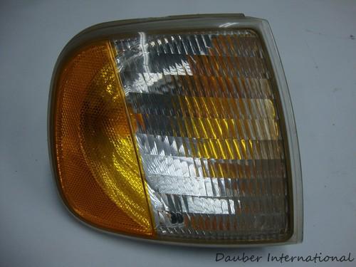 97 98 ford expedition passenger side rh parking light oem