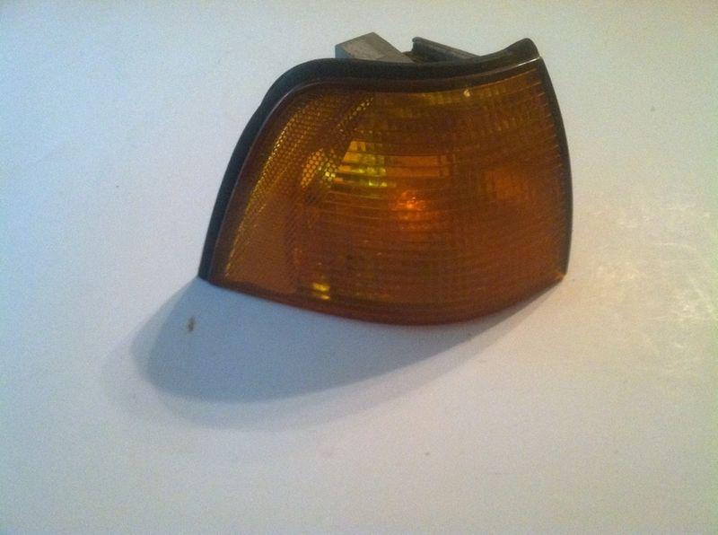 1992-93-94-95 bmw 318 325 right parking light