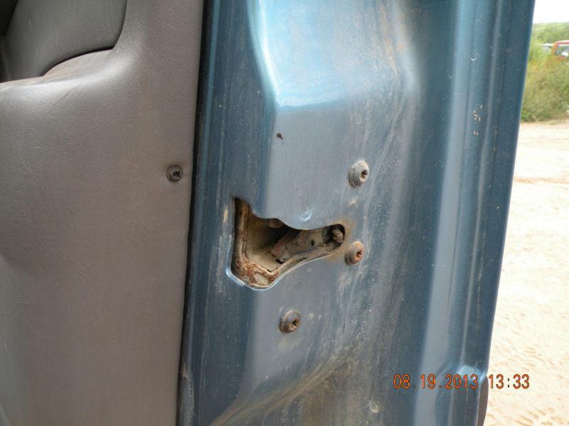 01 focus right front inner door latch 196746