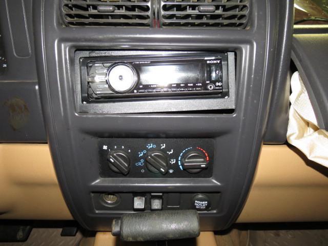 1998 jeep cherokee radio trim dash bezel 2539332