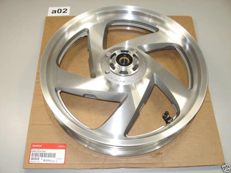 New genuine honda front wheel 01-05 gl1800 goldwing 1800 rim assembly #a02