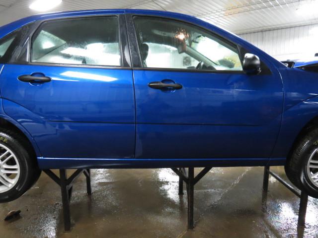 2005 ford focus front door right 2512483