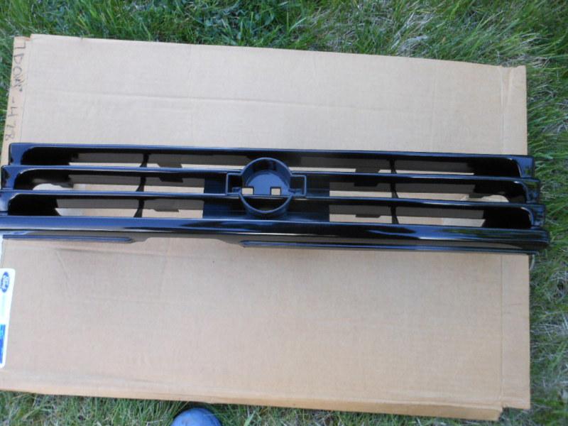 Grille  nissan sentra 1991 1992  black  brand new