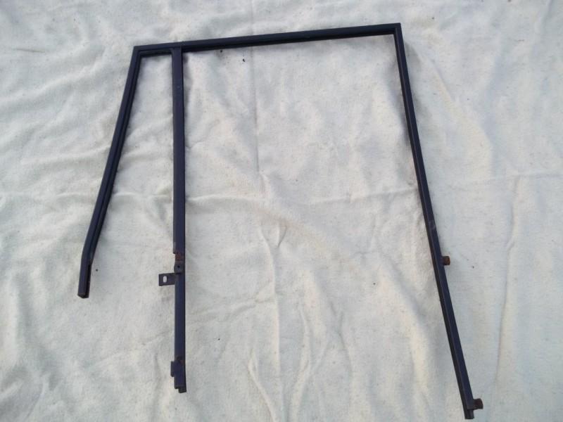 94-98 land rover discovery 1 rear drivers left door window frame trim