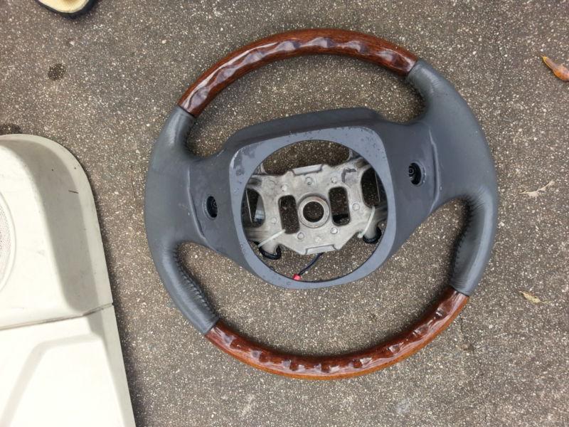 Used 98 99 00 01 02 lincoln navigator grey leather & wood grain steering wheel