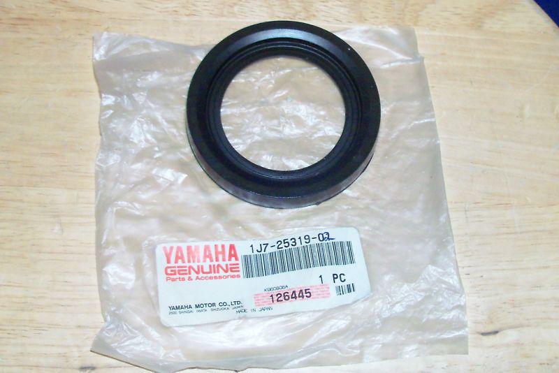 Oem yamaha front wheel dust seal  1j7-25319-02-00  v star royal xvz 1300 xvs 650