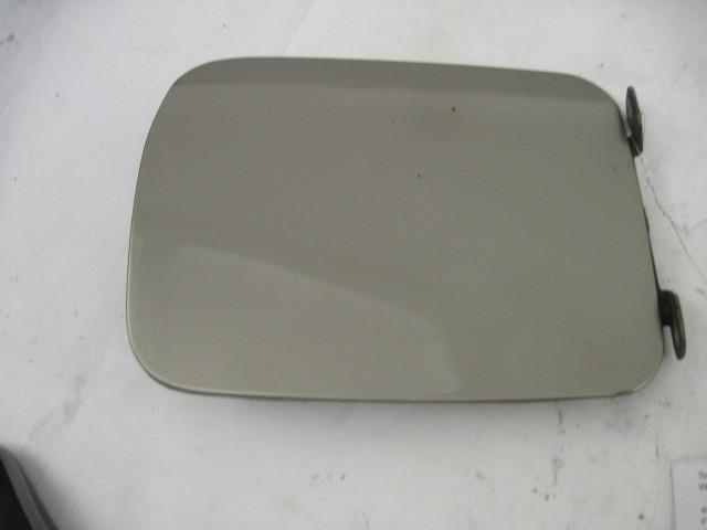 Fuel filler door subaru legacy 2001 01