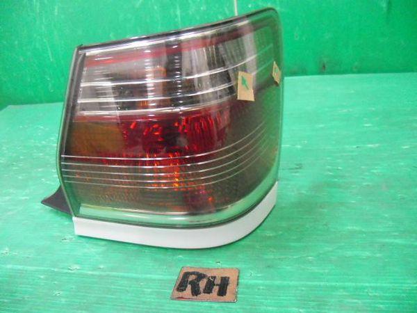 Toyota crown 2000 rear right combination lamp [0415500]