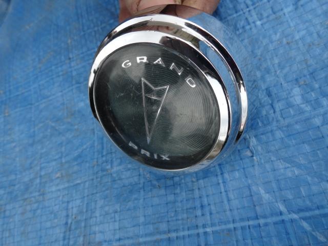 1966 pontiac grand prix original  horn button.  