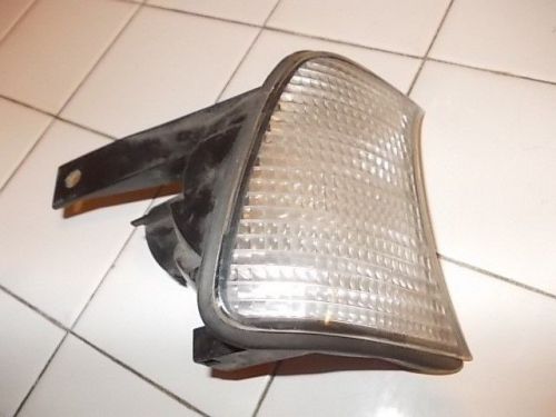 1989-1995 bmw 525 right front park / turn signal light housing clear lens