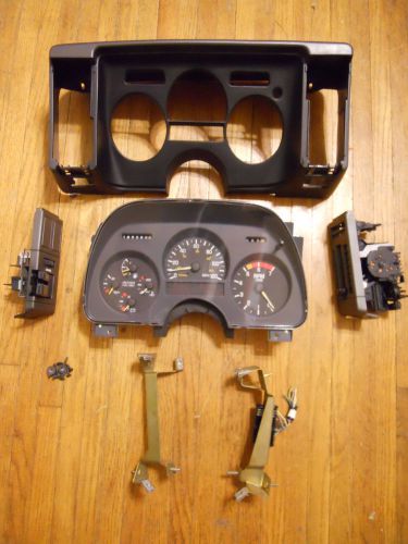 Very rare 1992 gmc sonoma gt inturment guage cluster with brackets &amp; dash bezel