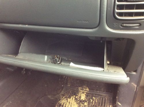 2002 chevrolet blazer glove box