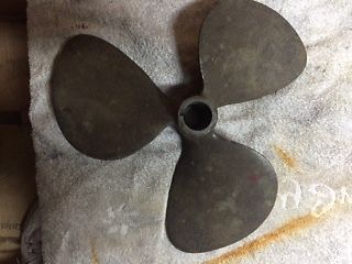 Inboard boat propeller right hand 3 blade d-18&#034;, p 17 1 5/16 shaft man hurricane