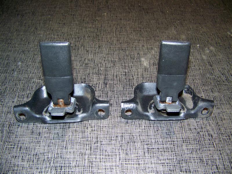 Porsche 944 sunroof latches levers lid top black used 1983-85 pair hooks pins