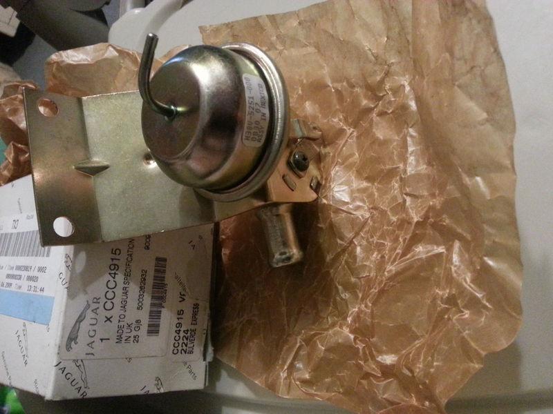 New jaguar factory oem heater valve / ccc4915