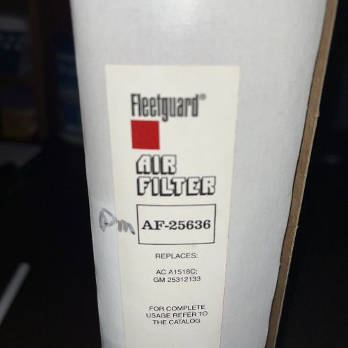 Fleetguard af-25636 air filter; fits 01-05 duramax 6.6l (af25636)