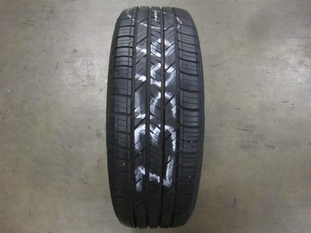 One goodyear assurance 215/60/17 tire (z3566)  7-8/32