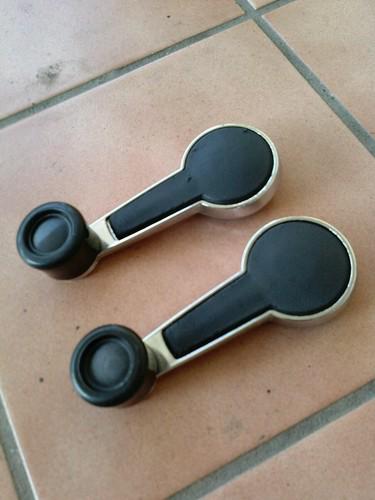 Datsun 240z 260z 280z 510 window handle cranks pair l/r nice oem