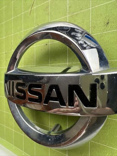 Oem 09 10 11 12 13 14 nissan murano grille emblem badge factory 62890-1aa0a. u10