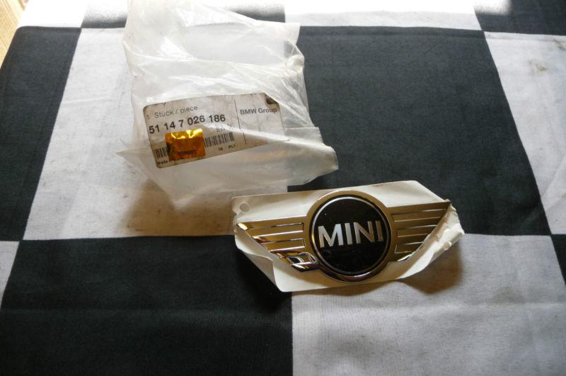 Mini cooper rear emblem logo 51147026186; 103-153 oem oe