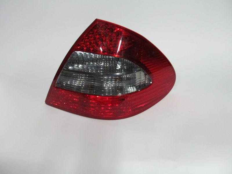 07 08 09 mercedes e class e320 e500 oem right tail light nice!