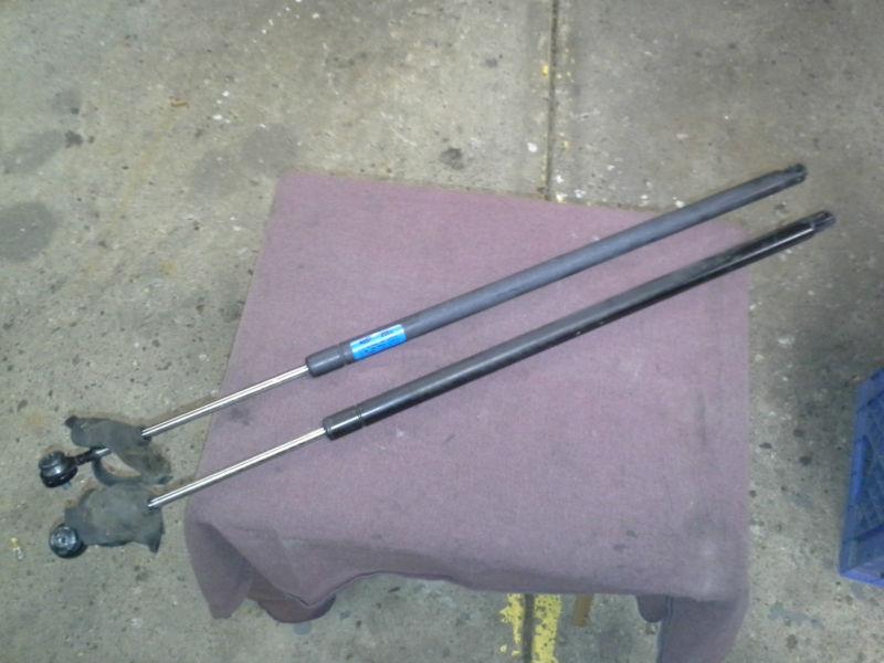 1993-2002 pontiac trans am/chevrolet camaro rear hatch struts