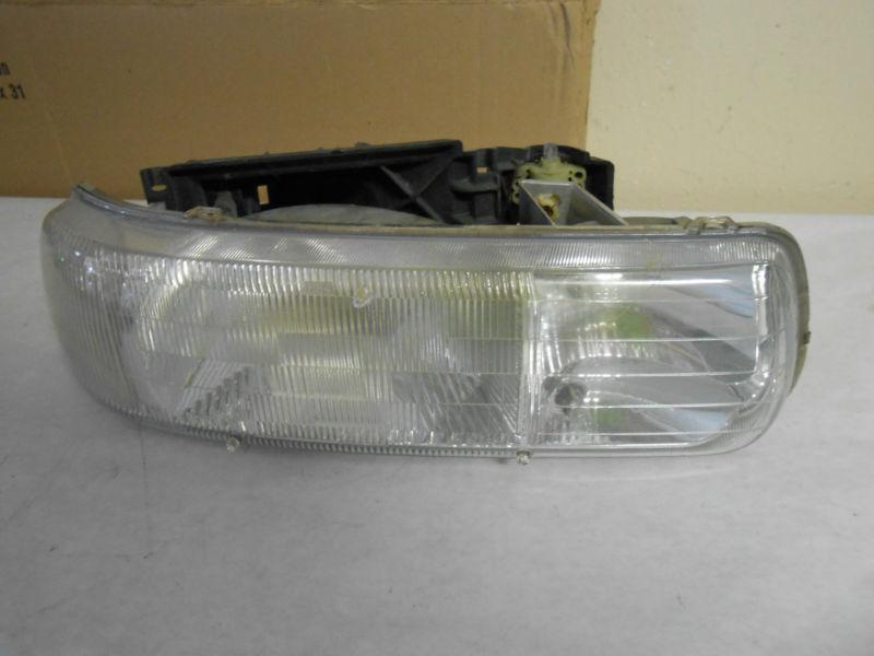 2000,00,01,02,03,04,05,06 suburban right passenger headlight oem free shipping