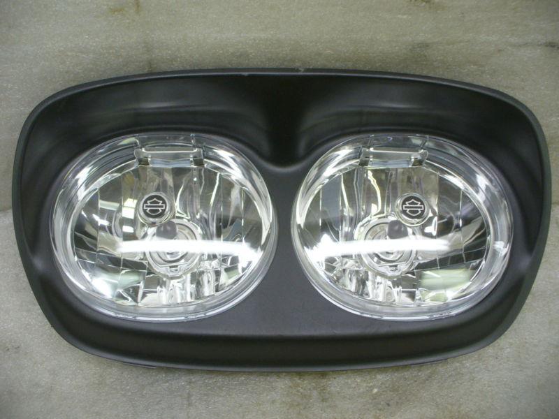 Harley 2010 fltr oem dual head lamps with black visor trim.