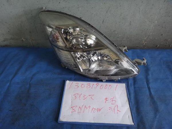 Toyota isis 2004 right head light assembled [0110800]