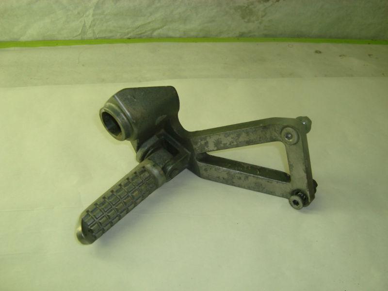 1995 kawasaki zx900b ninja right rear foot peg and mount 