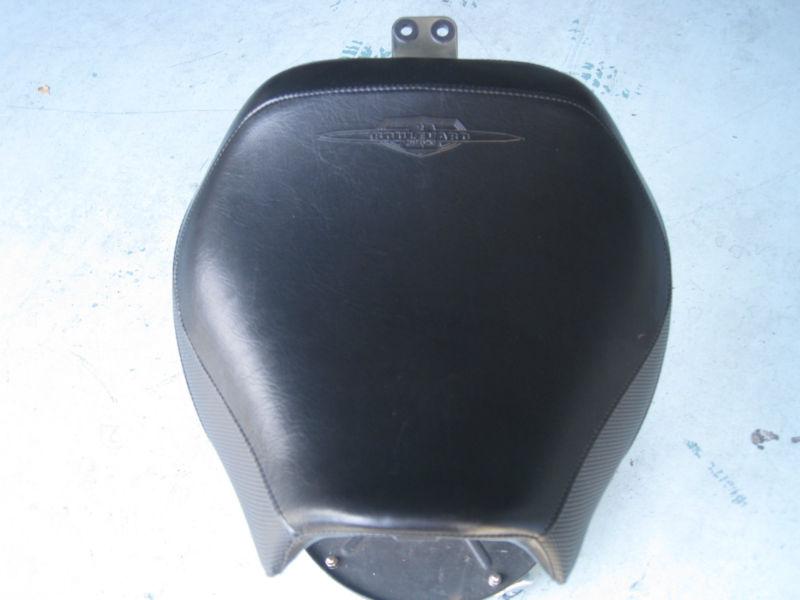 Suzuki boulevard c50 driver seat with embossed logo