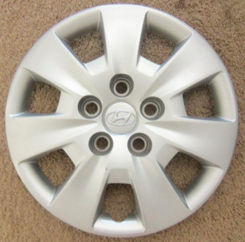 Hyundai sonata oem wheel cover used very good condition free shipping in the usa