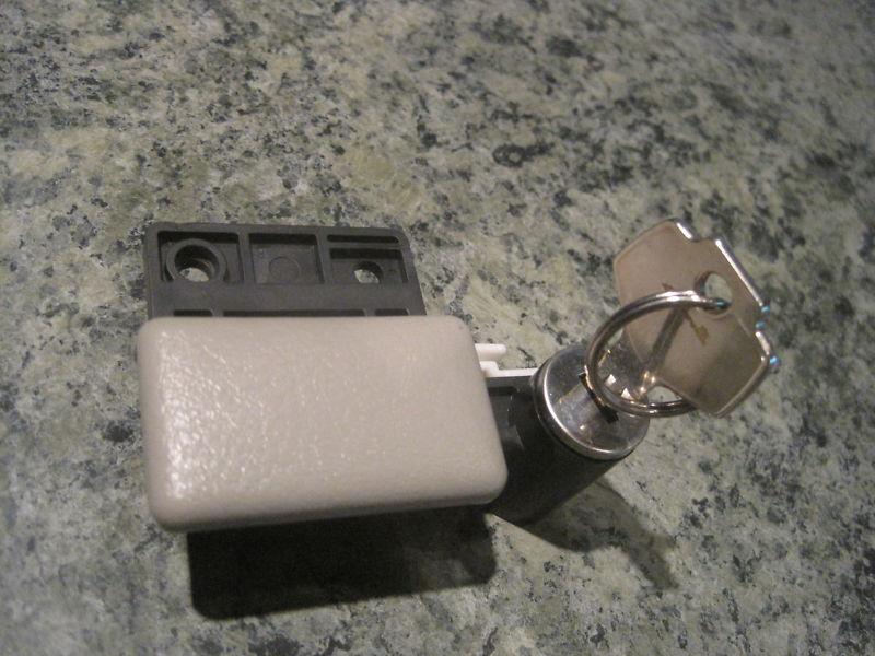 Nissan altima glove box latch '93-97 handle lock cream/light mushroom with key