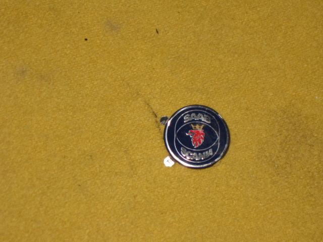 Saab 900se steering wheel horn pad emblem 1995  nice