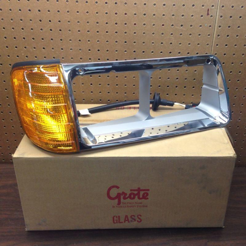 Freightliner head light headlight bezel right side rh fld turn signal marker new