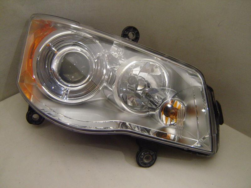 Chrysler town & country right xenon headlight 08 09 10 oem 