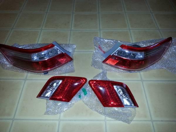 2007-2009 toyota camry complete oem tail lights (used)