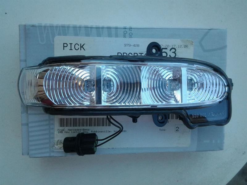 2000-2007 mercedes w203 c class right mirror blinker marker lamp oem